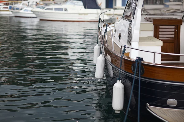 Barca sull'acqua di mare — Foto Stock