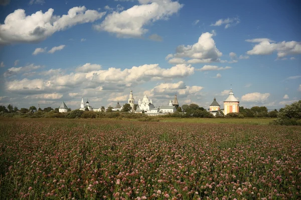 Monastère à l'été landskape — Photo