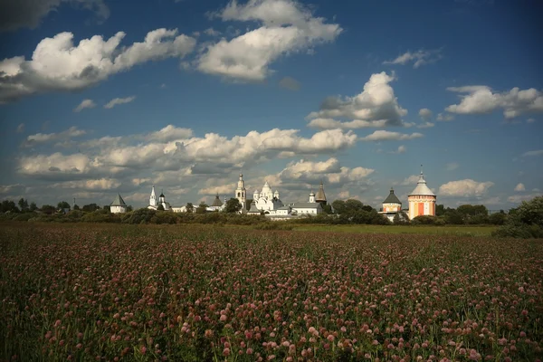 Monastère à l'été landskape — Photo