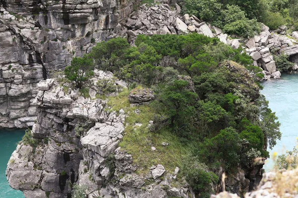 Landschap met berg rivier — Stockfoto