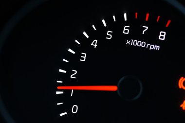 Araba kontrol paneli takometre ile