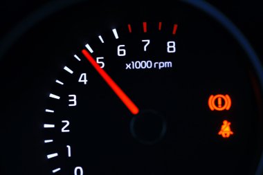 Araba kontrol paneli takometre ile