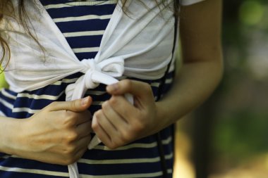 çizgili tişört kız