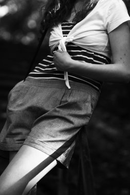 çizgili tişört kız