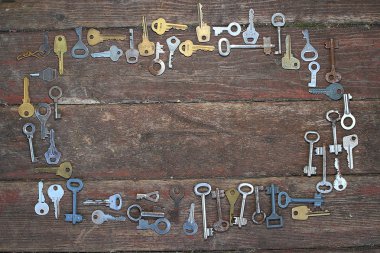 anahtarlar ahşap arkaplanda