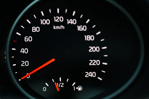 Tableau de bord de voiture avec compteur de vitesse — Photo