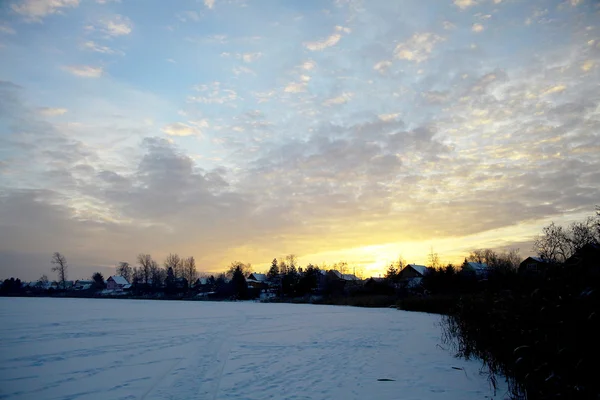 Paisagem de inverno ao pôr do sol — Fotografia de Stock