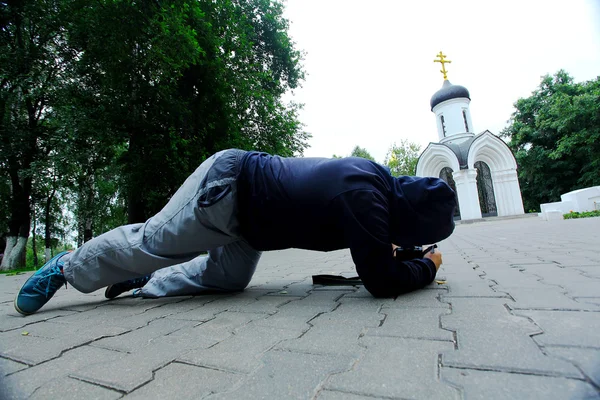 Photographer taking picture of church — Stock Photo, Image