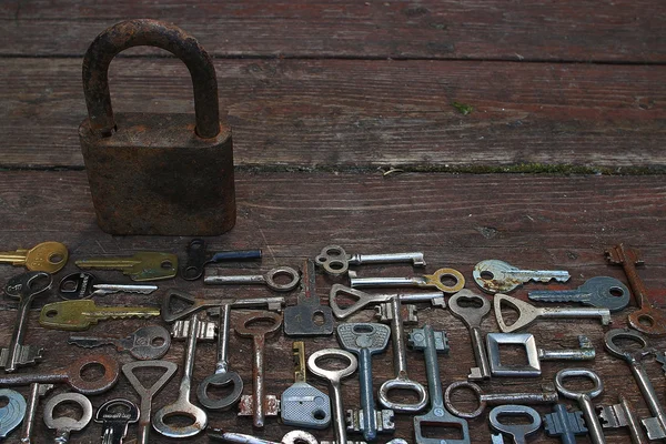 Vintage llaves y cerradura — Foto de Stock