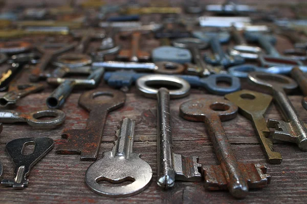 Keys on wooden background — Stock Photo, Image