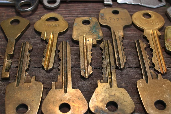 Keys on wooden background — Stock Photo, Image