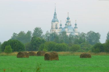 Kilise, sonbahar yatay