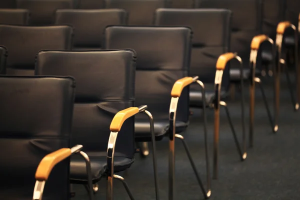 Καρέκλες στην αίθουσα συνεδρίων — Φωτογραφία Αρχείου