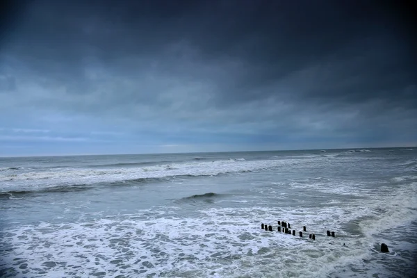 Tempesta sulla costa dell'oceano — Foto Stock