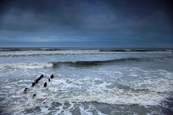 Tempesta sulla costa dell'oceano — Foto Stock