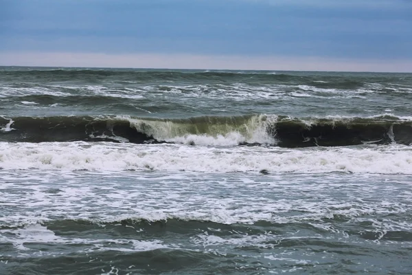 Sturm an der Küste des Ozeans — Stockfoto