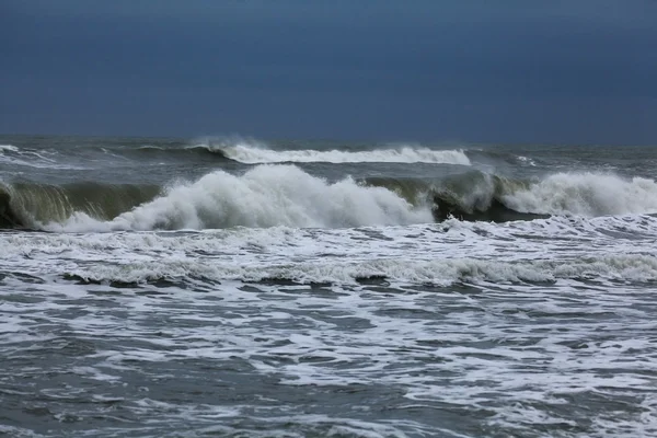 Tempestade na costa oceânica — Fotografia de Stock