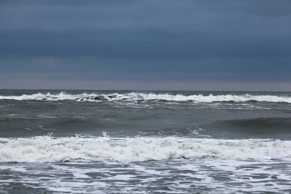 Tempesta sulla costa dell'oceano — Foto Stock