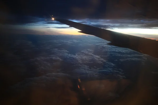 Vue panoramique de la fenêtre de l'avion — Photo