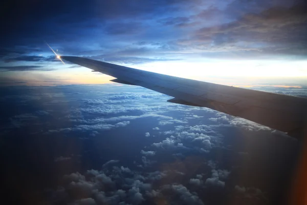 Visão panorâmica da janela do avião — Fotografia de Stock