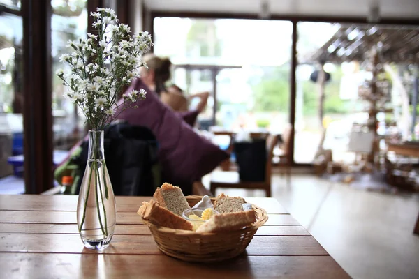 Ajuste de mesa en el restaurante — Foto de Stock