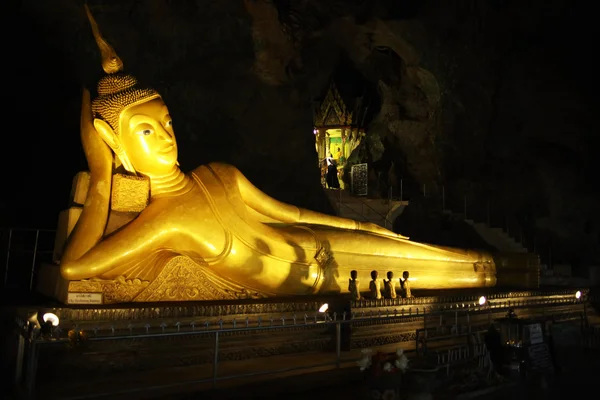 Statua di buddha nel tempio — Foto Stock