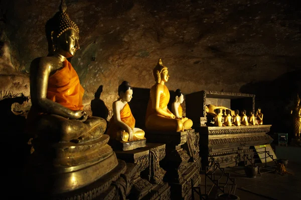 Buddha-Statuen im Tempel — Stockfoto