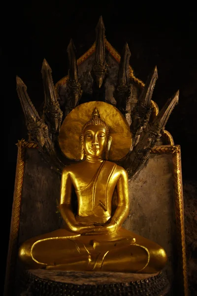 Statua di buddha nel tempio — Foto Stock