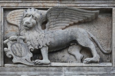 Griffon aslan kanatlı