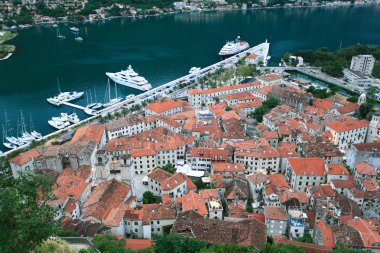 Avrupa Bina kırmızı çatılar