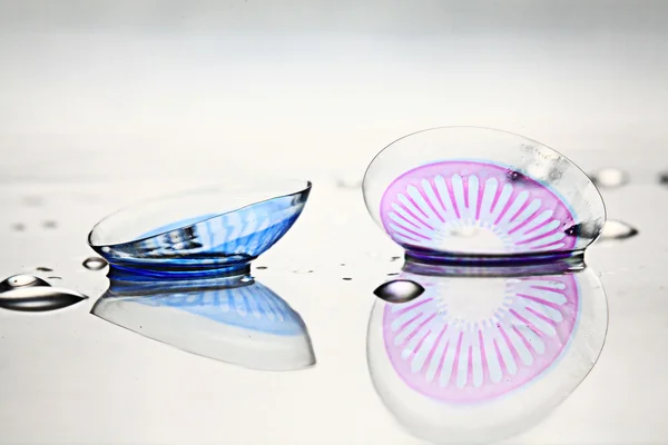 Renkli kontakt lensler