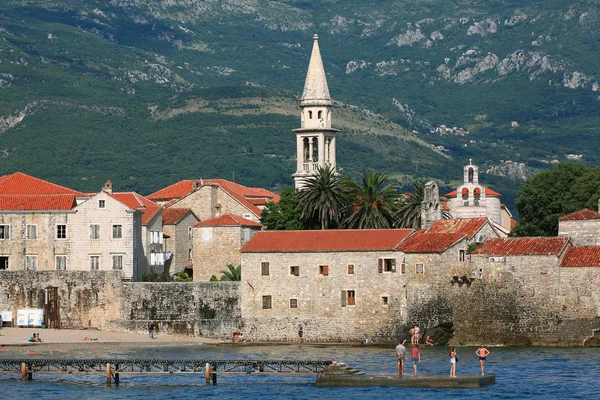 Ciudad europea en la costa — Foto de Stock