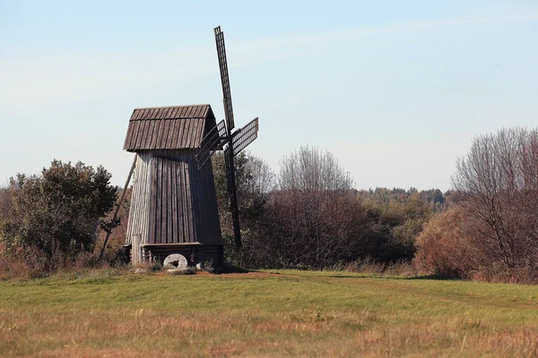 古老的乡村风车 — 图库照片