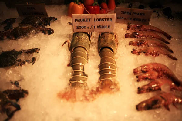 Mariscos en una tienda callejera — Foto de Stock