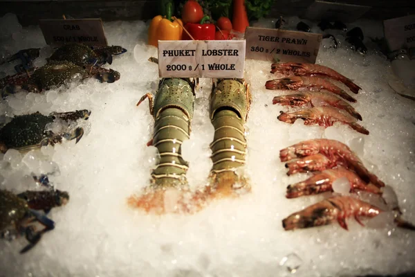 Mariscos en una tienda callejera — Foto de Stock