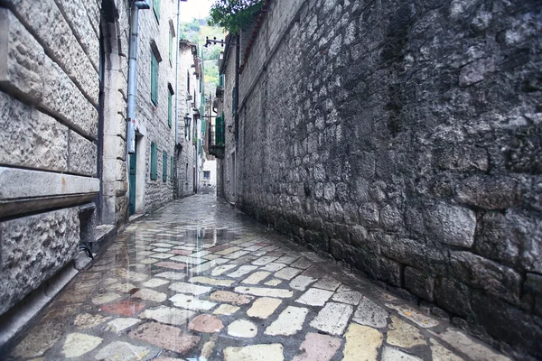 Rua estreita da cidade velha na Europa — Fotografia de Stock