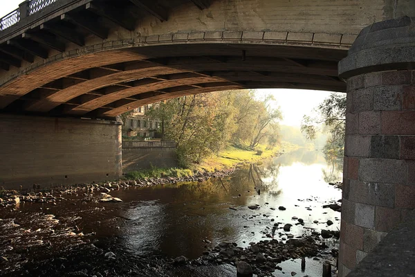 Міст через річку — стокове фото
