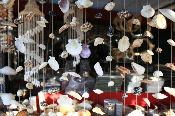 Smycken i en souvenirbutik — Stockfoto