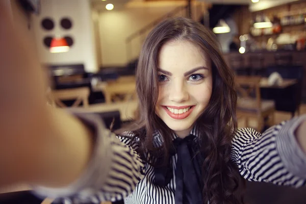 Retrato de una chica alegre — Foto de Stock