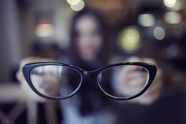 Mladá dívka s brýlemi — Stock fotografie