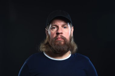 Acımasız adam sakallı