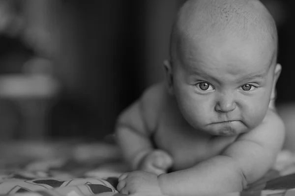 Bebé severo serio —  Fotos de Stock