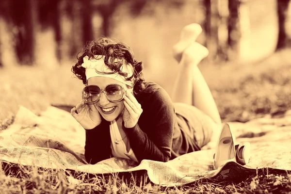 Woman lying on the  nature — Stock Photo, Image