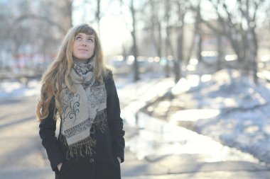 Güzel kız dışarıda