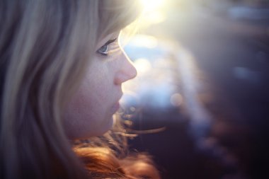 Güzel bir kızın portresi