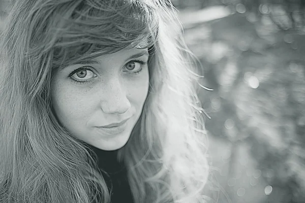 Monochrome portrait of young girl — Stock Photo, Image