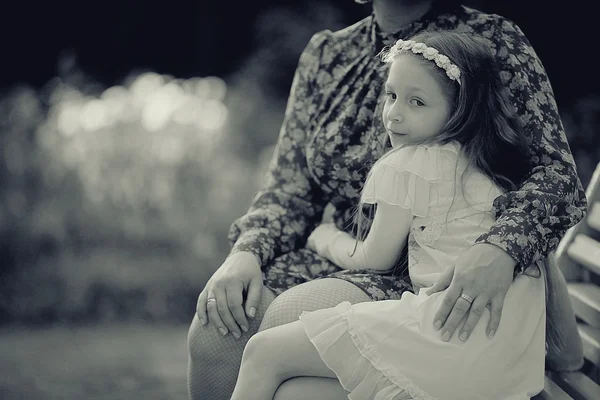 Malá dívka snímku matka — Stock fotografie