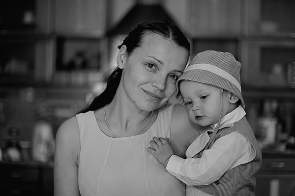 Mamá y pequeño bebé — Foto de Stock