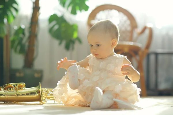 Vrolijke babymeisje — Stockfoto