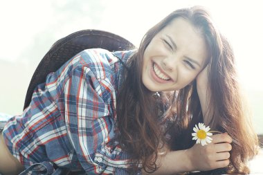 Vahşi Batı beyaz arka planda kadın